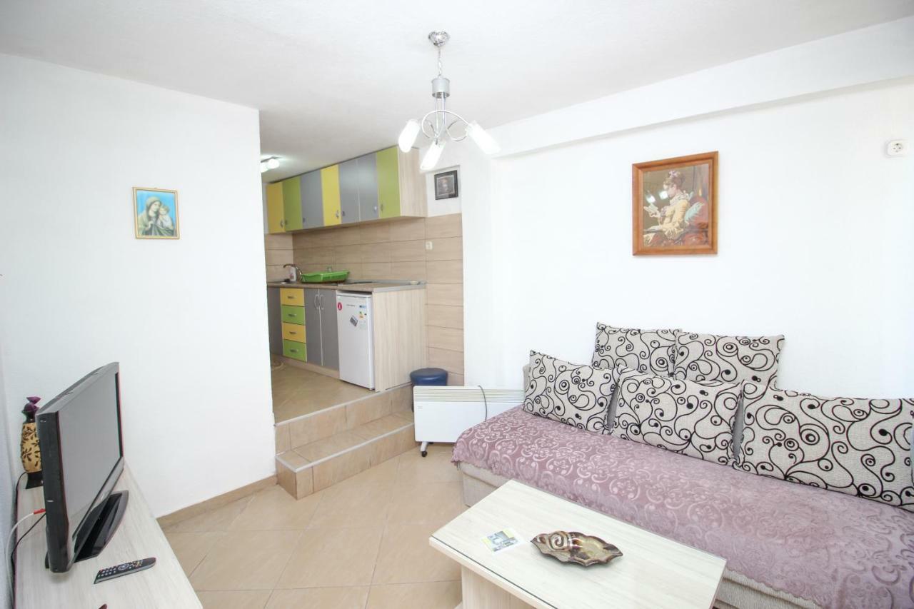 Apartmani Mishe Vevcsani Kültér fotó